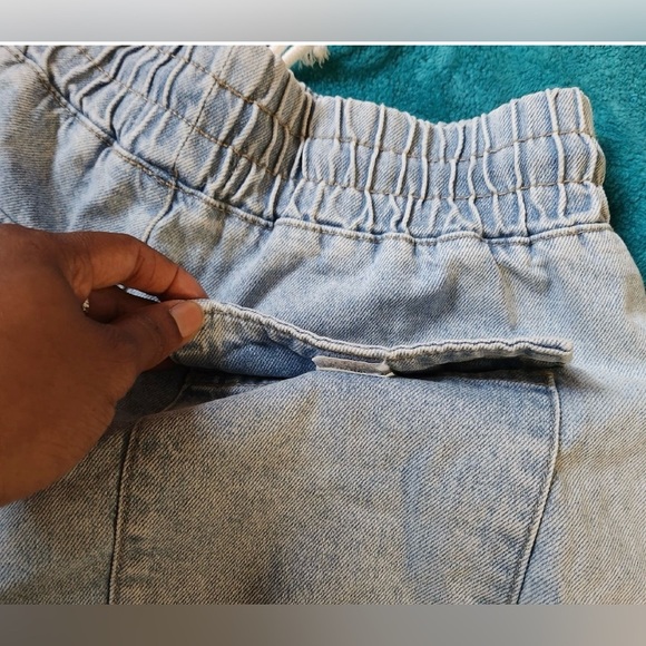 Forever 21 Light Wash Denim Drawstring Shorts Size Small - Picture 5 of 8